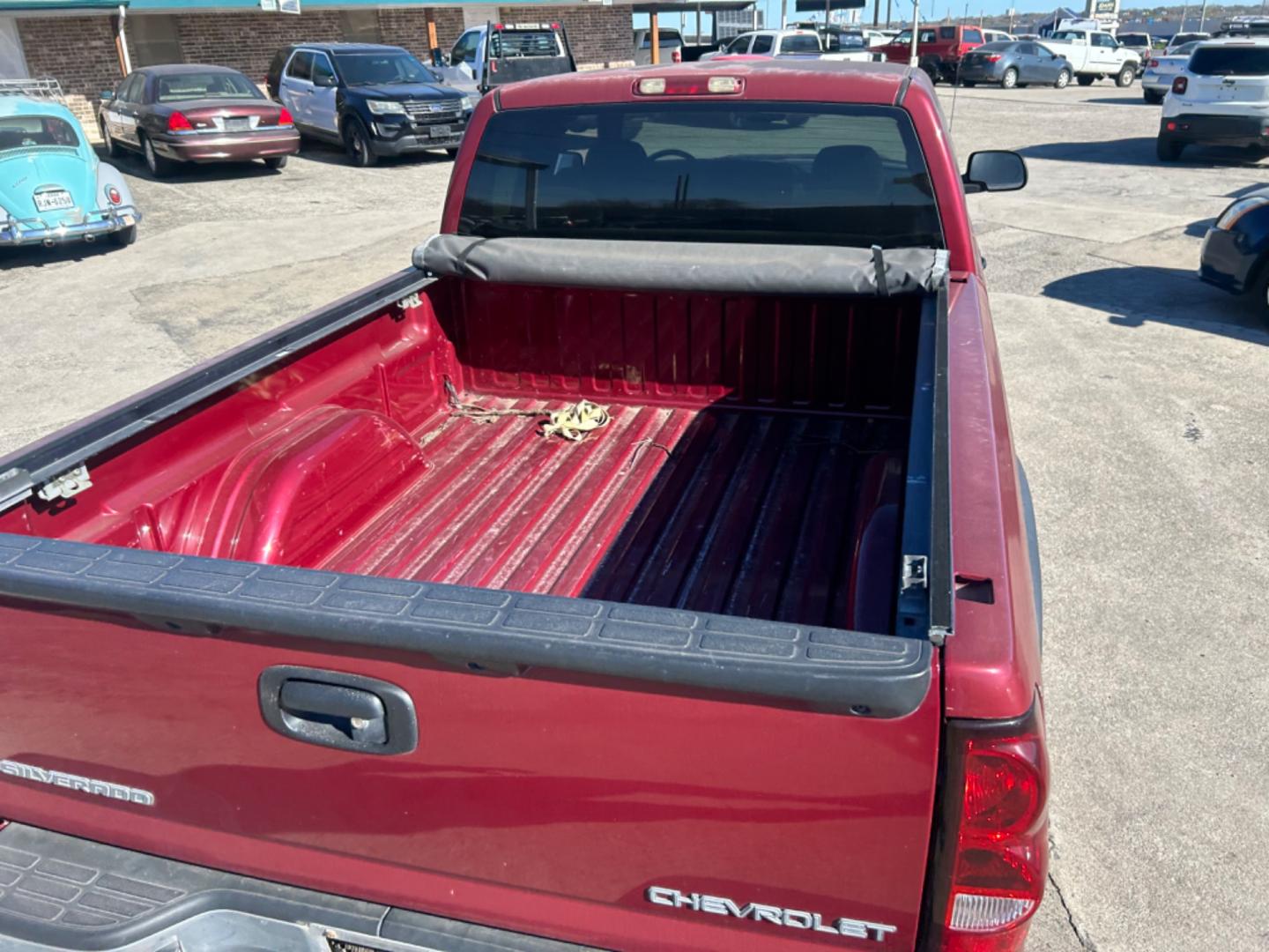 2004 Red Chevrolet Silverado 1500 (1GCEK19T64E) , located at 1687 Business 35 S, New Braunfels, TX, 78130, (830) 625-7159, 29.655487, -98.051491 - Photo#2